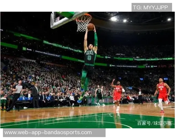 塔图姆分享惊艳扣篮视频引发热议鞋子成关键因素引发讨论